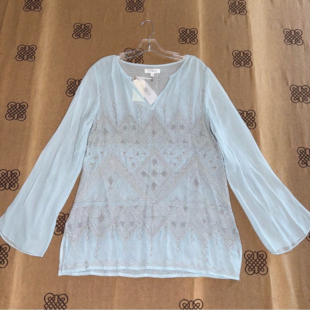 NVELOP NWT! Pastel Blue/Grey Embroidered V-Neck Long Sleeve Blouse Size S